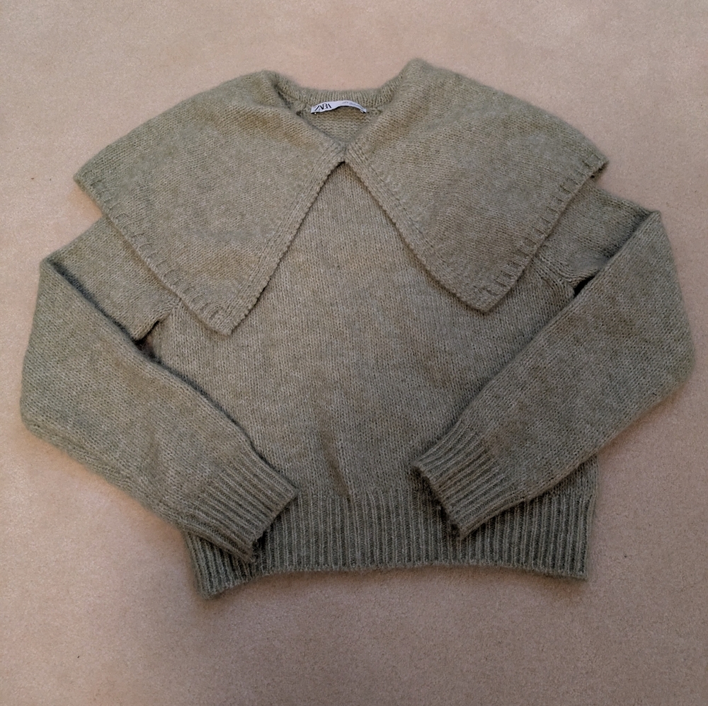 Zara cute sweater with oversized collar